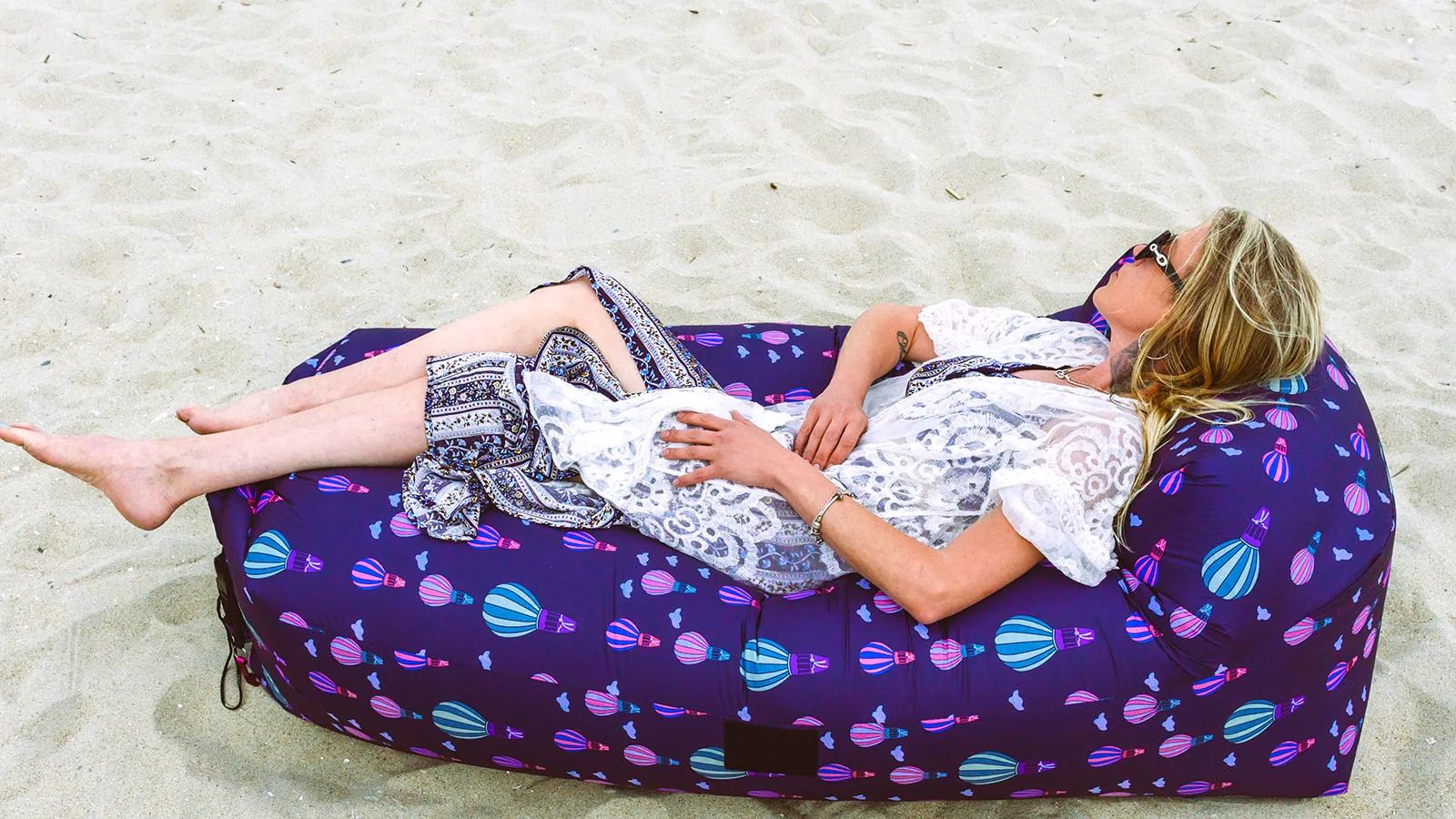Inflatable Lounger: Portable, Durable, No Pump, for Beach & Pool - Image 3